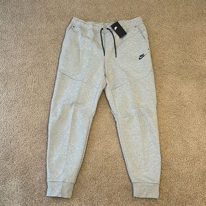 NIKE TECH FLEECE PANTS — BRAND NEW